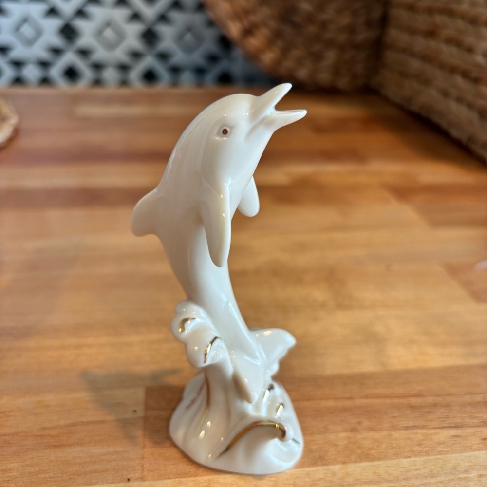Lenox Vintage Porcelain Dolphin on Waves Figurine Gold Trim Detail Statue - Picture 4 of 8